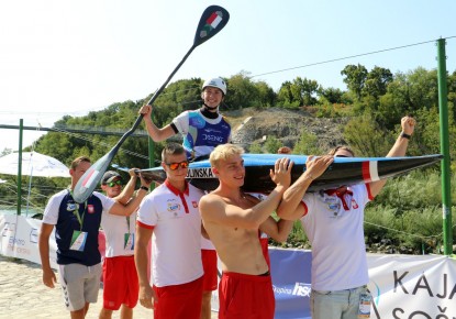 Klaudia Zwolinska gives her Olympic medal for Auction