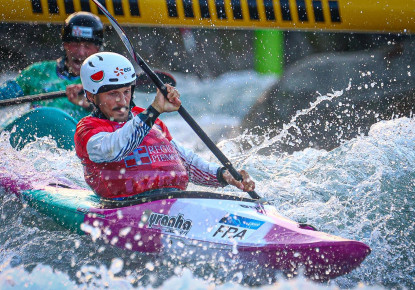 De Gennaro survives as Leitner, De Coster and Hengst fall in men’s Kayak Cross heats